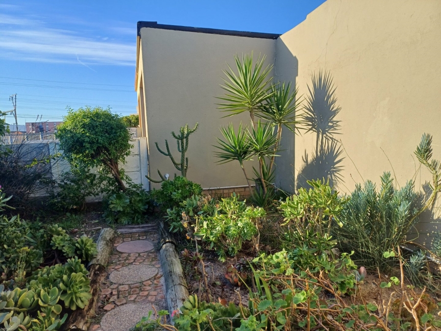 3 Bedroom Property for Sale in Bishop Lavis Western Cape